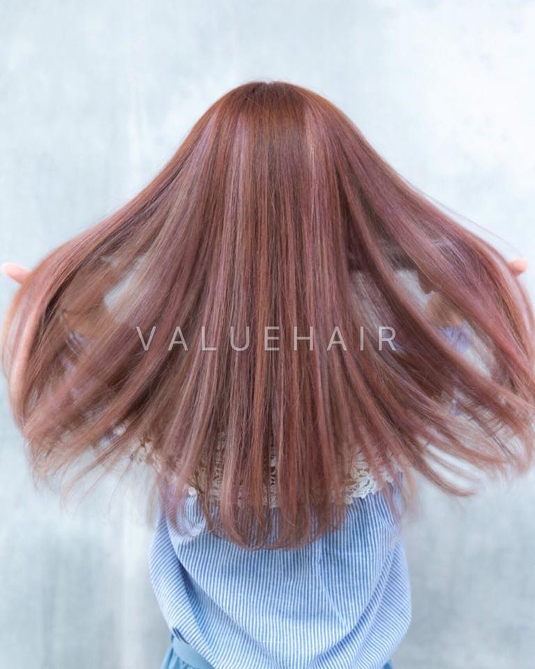 【台中染髮】粉霧質感挑染淡粉色髮色