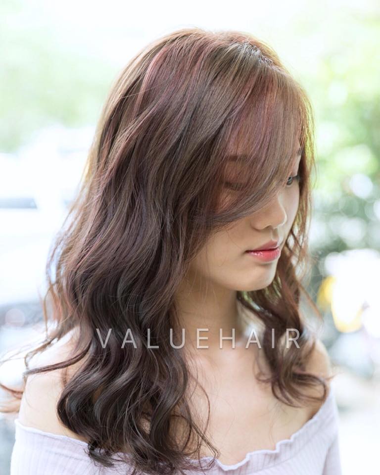 【台中染髮推薦】灰棕色挑染莓果粉色髮色