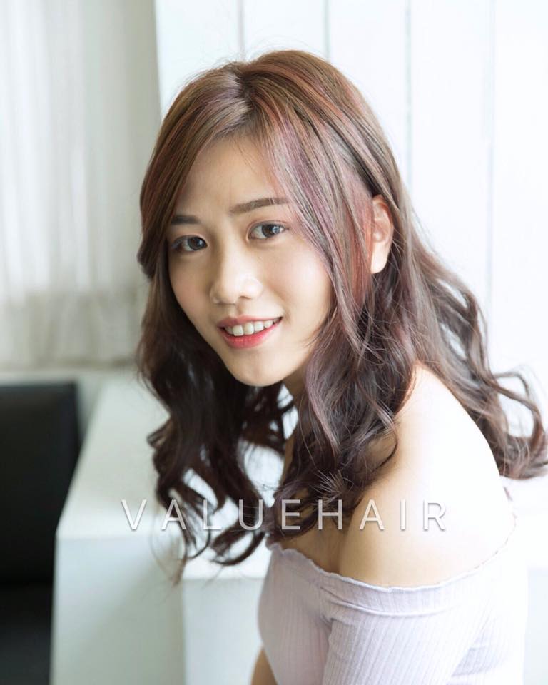 【台中染髮推薦】灰棕色挑染莓果粉色髮色