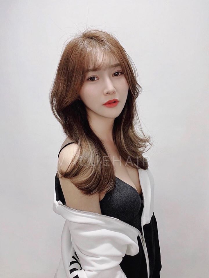 台中燙髮韓系外翹捲 搭配法式瀏海