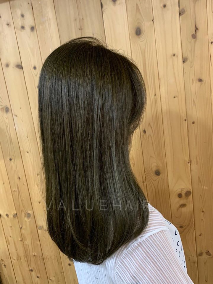 亞麻悶青色髮色