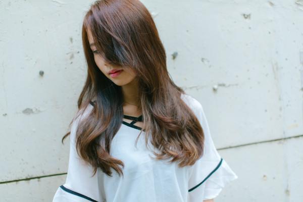 栗棕色挑染卡其色髮色,台中染髮,台中剪髮,台中燙髮推薦