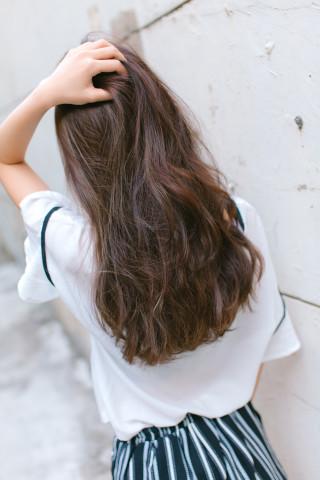 栗棕色挑染卡其色髮色,台中染髮,台中剪髮,台中燙髮推薦