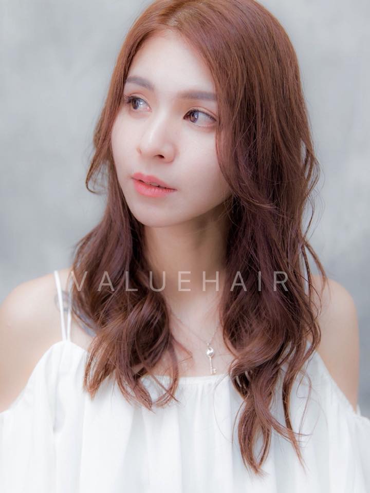 【台中染髮】焦糖棕挑染粉莓紫色髮色