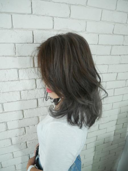 煙燻灰漸層髮色，台中染髮推薦、台中剪髮推薦、台中燙髮推薦、台中染燙推薦、台中一中染髮推薦