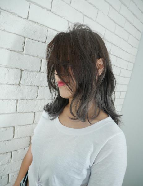 煙燻灰漸層髮色，台中染髮推薦、台中剪髮推薦、台中燙髮推薦、台中染燙推薦、台中一中染髮推薦